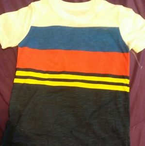 Boys size 6/7 t shirt🌈
